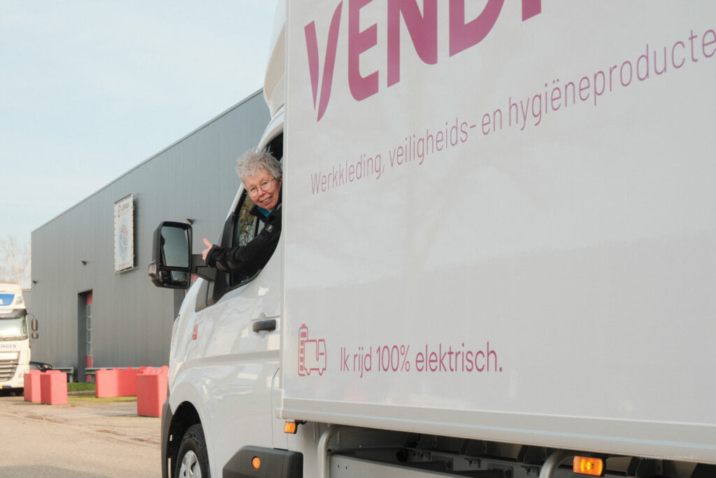 de-eerste-elektrische-bakwagen-van-wasserij-Vendrig