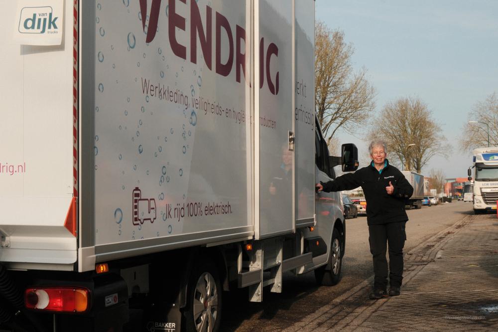 Conny-in-de-eerste-elektrische-bakwagen-van-Vendrig